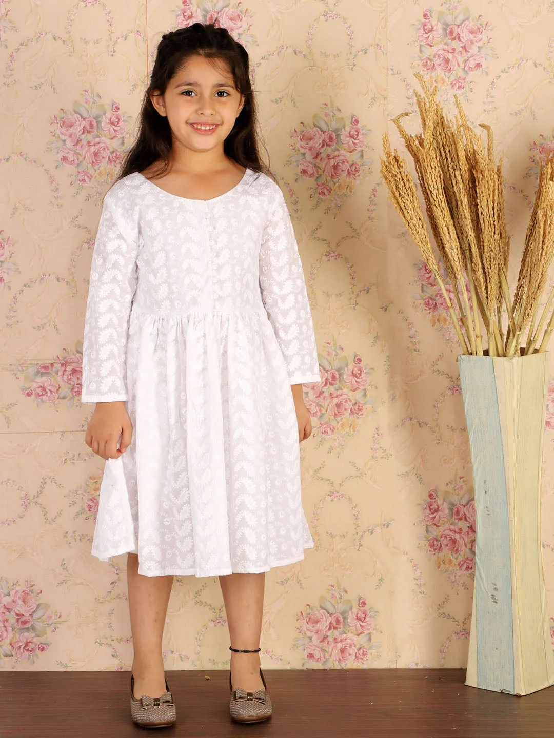 VASTRAMAY Girl's White Pure Cotton Chikankari Kurta